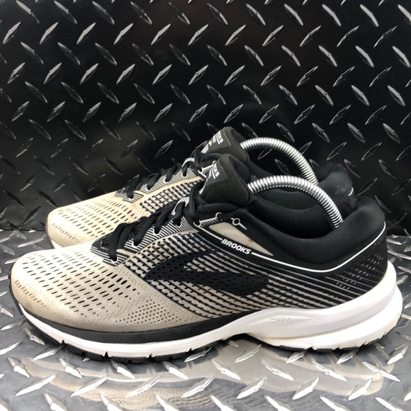 brooks launch 5 size 9